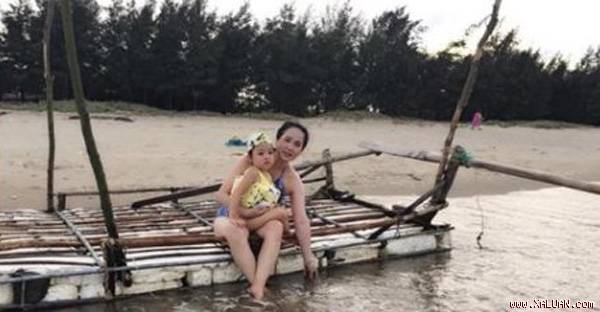 Trong phim ăn mặc tuềnh toàng, nhưng “bà Phương” diện bikini thì ai cũng phải trố cả mắt.