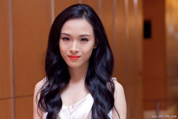Hé lộ loạt cảnh nóng của Hoa hậu Phương Nga trước khi ký hợp đồng với đại gia Cao Toàn Mỹ.