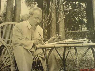 Tư tưởng Hồ Chí Minh và tấm gương đạo đức của Người là tài sản vô giá của Đảng ta và dân tộc ta.