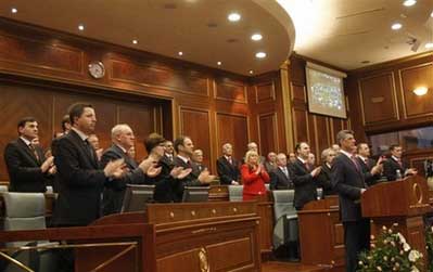 Quốc hội Serbia vỗ tay nồng nhiệt sau bài phát biểu tuyên bố độc lập của Thủ tướng Thaci hôm 17/2