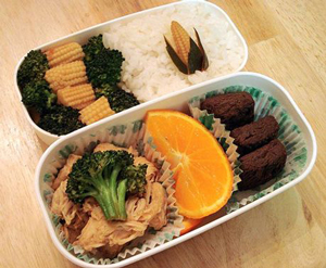30228726_lunchatwork11qq5.jpg
