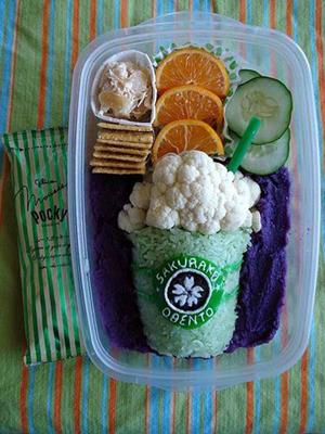 30228726_lunchatwork17lt1.jpg