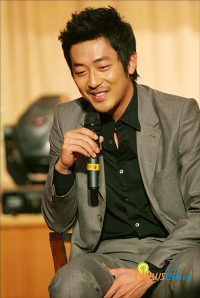 Nam dien viên Ha Jeong Woo cua