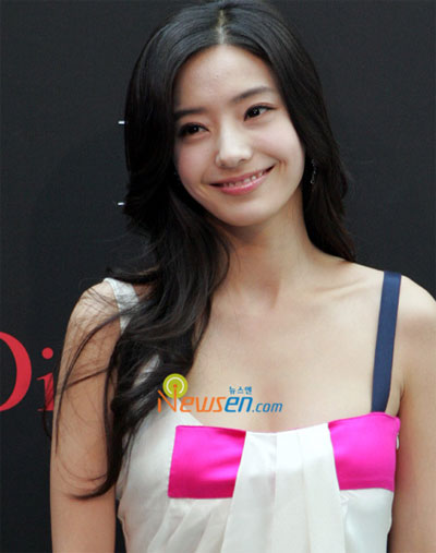 Han Chae Yeong xinh dep và goi cam duoc khán gia yêu quý và giành cho vi trí thu 9..