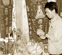 Anh Huyen ben ban tho nguoi 