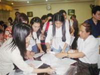 Luong ho so dang ky du thi vao cac truong dai hoc vung va dai hoc top giua tang manh.