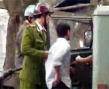Canh sat dan nguoi vi pham vao 