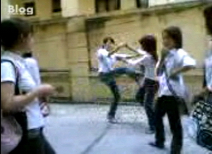 học sinh nữ đánh nhau, gây rối.