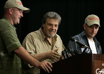 Xác “người Tuyết” chỉ là hình nộm gorilla bằng cao su - 2