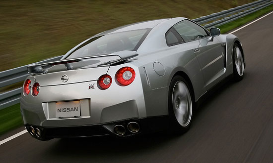 Si&ecirc;u xe Nissan GT-R c&oacute; gi&aacute; khoi diem 69.850 USD
