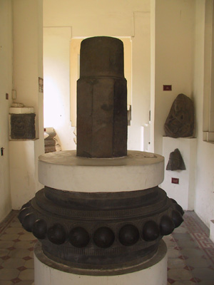 Các bạn sinh viên sẽ được trực quan với các bộ phận sinh dục con người tại bảo tàng Chămpa