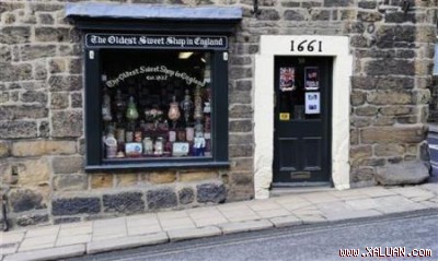 Bên ngoài cửa hàng kẹo lâu đời nhất nước Anh ở Pateley Bridge, miền bắc Anh.