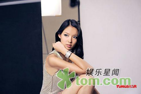 Trương Tử L&acirc;m tạo d&aacute;ng chụp ảnh. Ảnh: Tungstar.