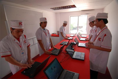 Nở rộ “bệnh viện” máy tính