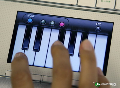 Netbook độc của Sharp