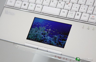 Netbook độc của Sharp - 2