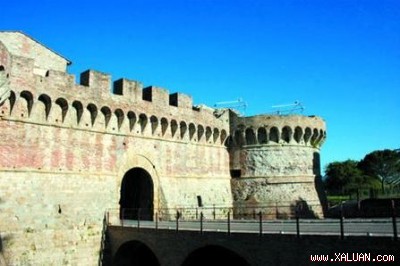 Ngày xưa cổng thành cũng là pháo đài