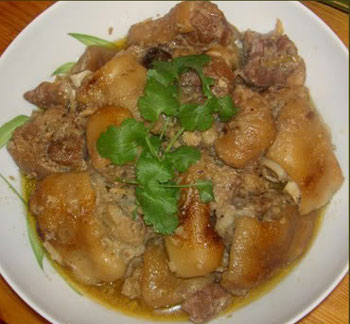 Món ngon hàng ngày: Chân giò nấu giả cầy