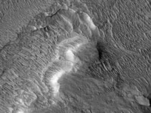 Dấu vết của các dòng sông trên bề mặt sao Hỏa. (Ảnh: xaluan.com)