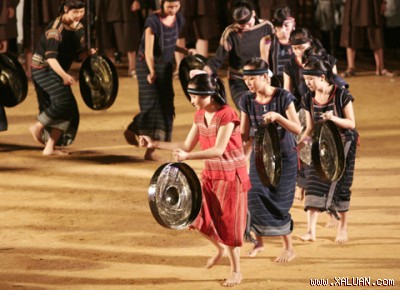 Cồng chiêng Tây Nguyên hầu như chỉ “sống” trong lễ hội. Ảnh: Như Ý