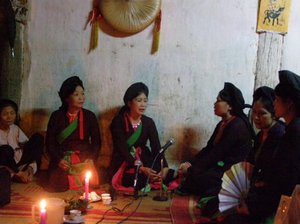 Một canh h&aacute;t quan họ cổ. 