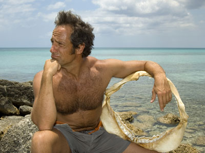 Nam giới rậm lông ở vùng ngực, cộng thêm số đo vòng 2 lớn sẽ khiến họ trở nên hấp dẫn hơn rất nhiều đối với phụ nữ. (Ảnh minh họa: discovery)