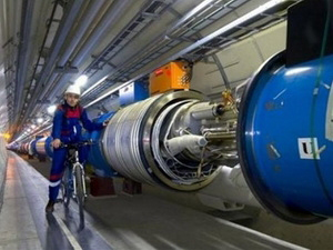 Chiếc máy gia tốc hạt lớn (LHC). (Ảnh: AP)