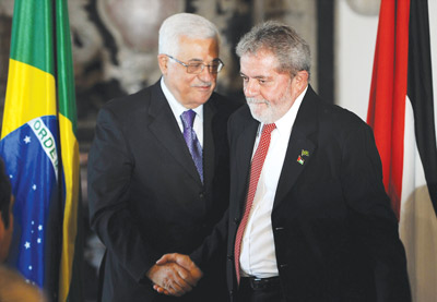 Tổng thống Brazil Luiz Inacio Lula da Silva (phải) và người đồng nhiệm Palestine Mahmoud Abbas. Ảnh: AFP