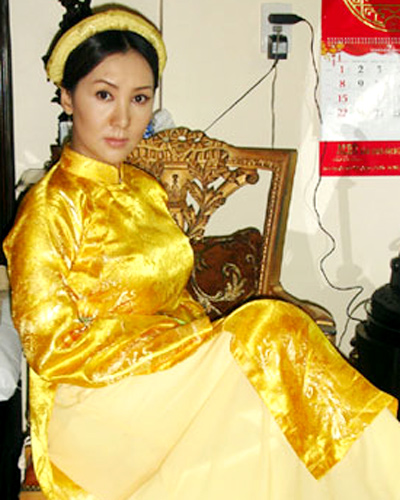 Mộng Vân (vai Hoàng hậu Y Bình) trong phim Tây Sơn hào kiệt.