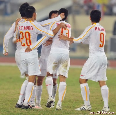  U23 VN ăn mừng 1 điểm giống với cách chiến thắng thường thấy - Ảnh:QK