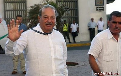Carlos Slim Helu (trái) là người đàn ông giàu nhất thế giới với tài sản ước tính lên tới 53.5 tỉ USD. Slim là một doanh nhân có tiếng trong  ngành công nghiệp v
