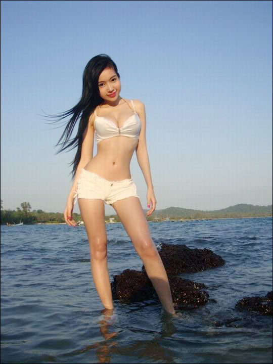 Elly Trần Hà khoe bikini trên báo Trung  Quốc, Thời trang, THỜI TRANG, NGƯỜI MẪU, ELLY HÀ TRẦN, ÁO TẮM, BIKINI,  ĐỒ BƠI, BÃI BIỂN