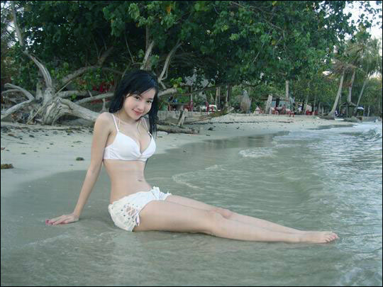 Elly Trần Hà khoe bikini trên báo Trung  Quốc, Thời trang, THỜI TRANG, NGƯỜI MẪU, ELLY HÀ TRẦN, ÁO TẮM, BIKINI,  ĐỒ BƠI, BÃI BIỂN