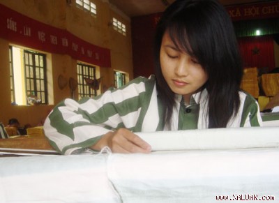 Lê Thị Bình đang học nghề trong trại giam Yên Định, Thanh Hóa. Giờ cô chỉ muốn quên đi tất cả để làm lại cuộc đời. Ảnh: Anh Thư