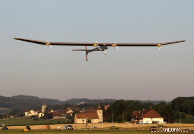 Máy bay Solar Impulse thực hiện sứ mệnh lịch sử. (Ảnh: AP).