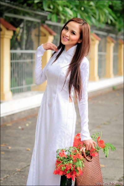 Trang Nhung - Thảo Nhi áo dài trắng tinh khôi shopping entertainments
