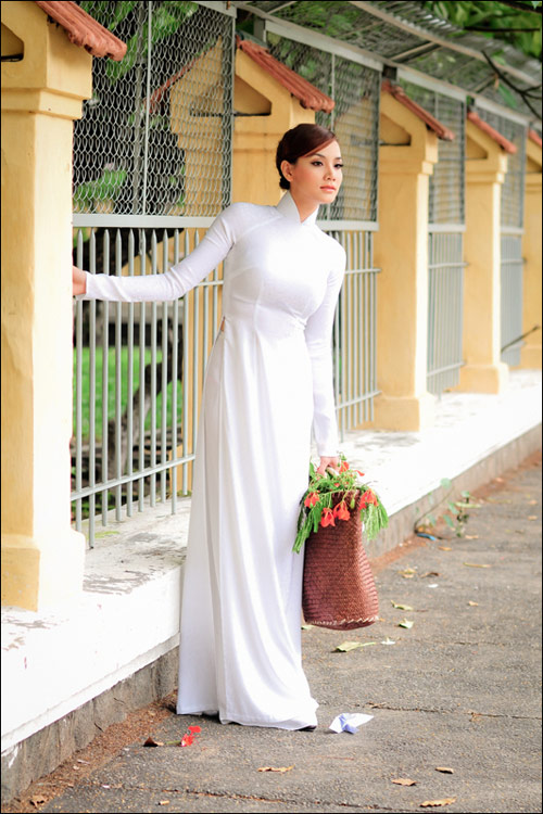 Trang Nhung - Thảo Nhi áo dài trắng tinh khôi