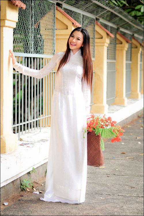 Trang Nhung - Thảo Nhi áo dài trắng tinh khôi