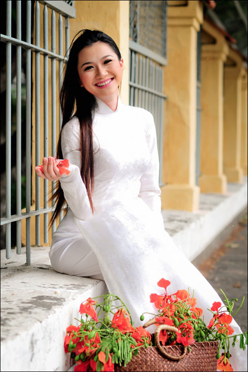 Trang Nhung - Thảo Nhi áo dài trắng tinh khôi