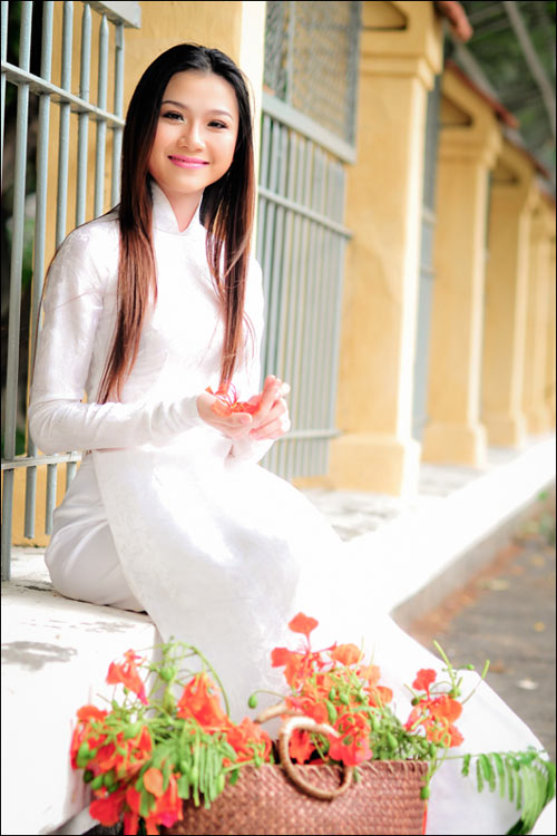 Trang Nhung - Thảo Nhi áo dài trắng tinh khôi