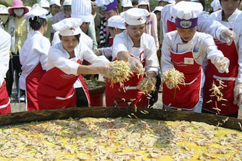 Những%20m&oacute;n%20ăn%20Việt%20Nam%20si&ecirc;u%20&quot;khủng&quot;,%20Phi%20thường%20-%20kỳ%20quặc,%20ky%20luc,ky%20luc%20viet%20nam,nhung%20mon%20an,kich%20thuoc%20lon,hinh%20dang%20dac%20biet