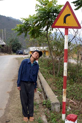 ...hay sự thân thiện của một người đàn ông ngà ngà sau cuộc rượu ở chợ phiên khiến ai đó một lần lên cao nguyên đá đều mong mỏi chóng đến ngày lại đ