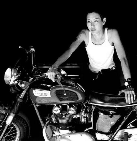 6 siêu mẫu đồng tính hot nhất thế giới, Thời trang, sieu mau dong tinh, gioi thu ba, scandal dong tinh, kate moss, Gia Marie Carangi, Jenny Shimizu, Freja Beha Erichsenl
