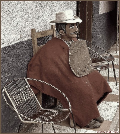 Hình nộm ông năm cũ sẽ bị đốt trong đêm giao thừa