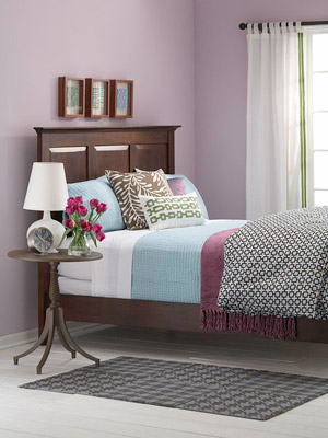 bedroom w/purple walls