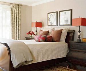 bedroom w/red square bed lamps