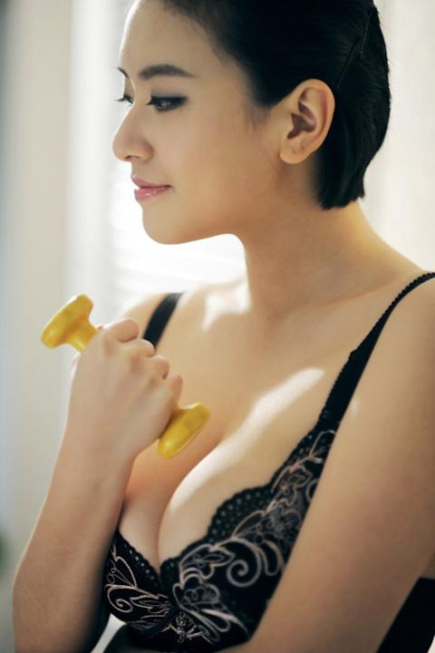Can Lộ Lộ ảnh sex với mẹ ruột ( + những bộ ảnh khoả thân nổi tiếng ) 2502hn4 Can Lộ Lộ ảnh sex với mẹ ruột ( + những bộ ảnh khoả thân nổi tiếng )