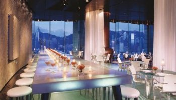 Felix tại khách sạn Peninsula ở Hong Kong cung cấp các dịch vụ hẫp dẫn và một góc nhìn tuyệt vời về Hong Kong