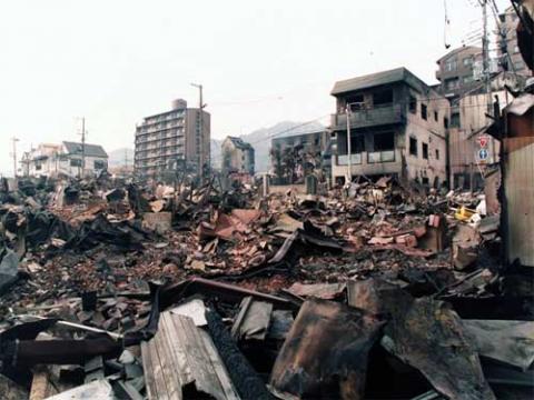 Mỹ và Pháp là hai nước đầu tiên khuyến cáo công dân không nên đến Nhật Bản sau thảm họa động đất và sóng thần ngày 11/3