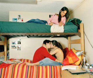 Các bà vợ không nên dại dột “xúi” chồng đi cặp bồ (Ảnh: Tin247.com)